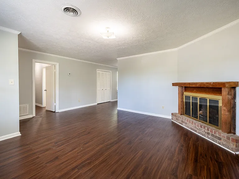 2305 Oketo Dr — Photo 4