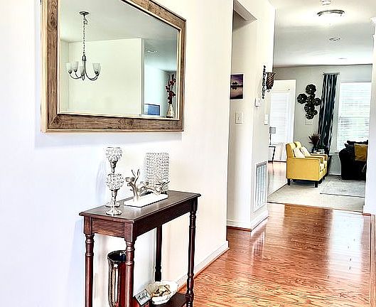 3rd image of 9488 Thornecrest Dr