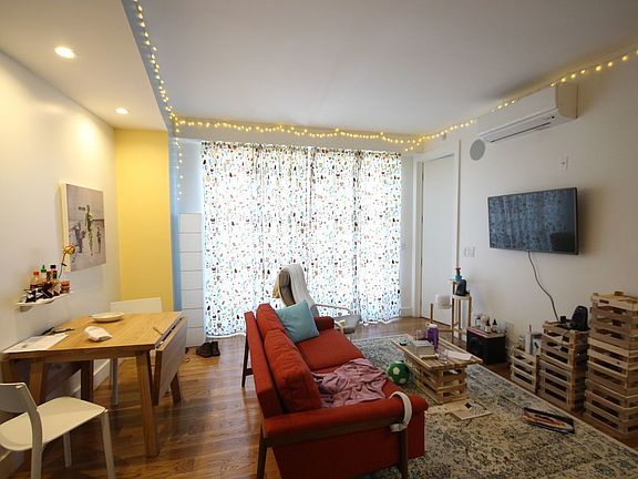 3rd image of 810 Flushing Ave #2A