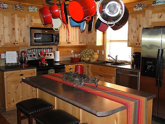 5th image of 214 Manor Dr