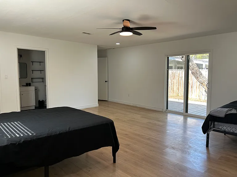 3303 Hollywood Ave — Photo 9