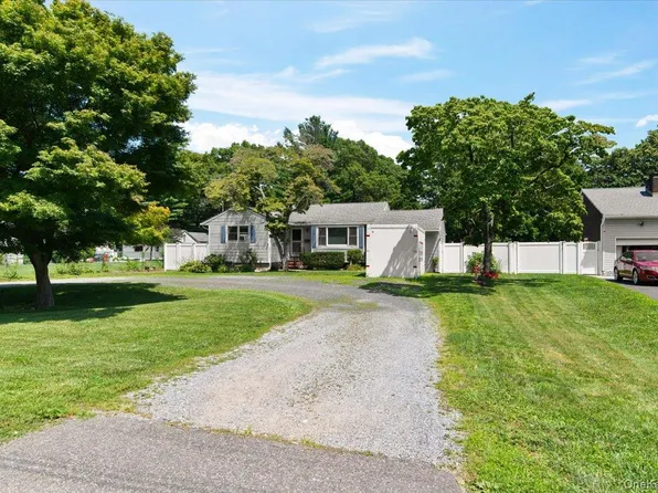 101 Lake Avenue, Saint James, NY 11780