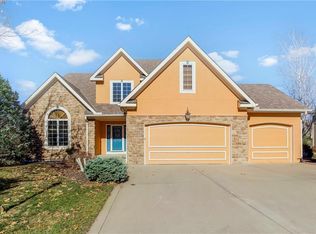 2120 Ridgeview Dr, Leavenworth, KS 66048