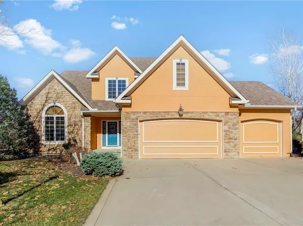 2120 Ridgeview Dr, Leavenworth, KS 66048