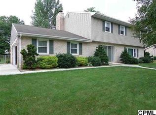 19 E Countryside Dr, Boiling Springs, PA 17007