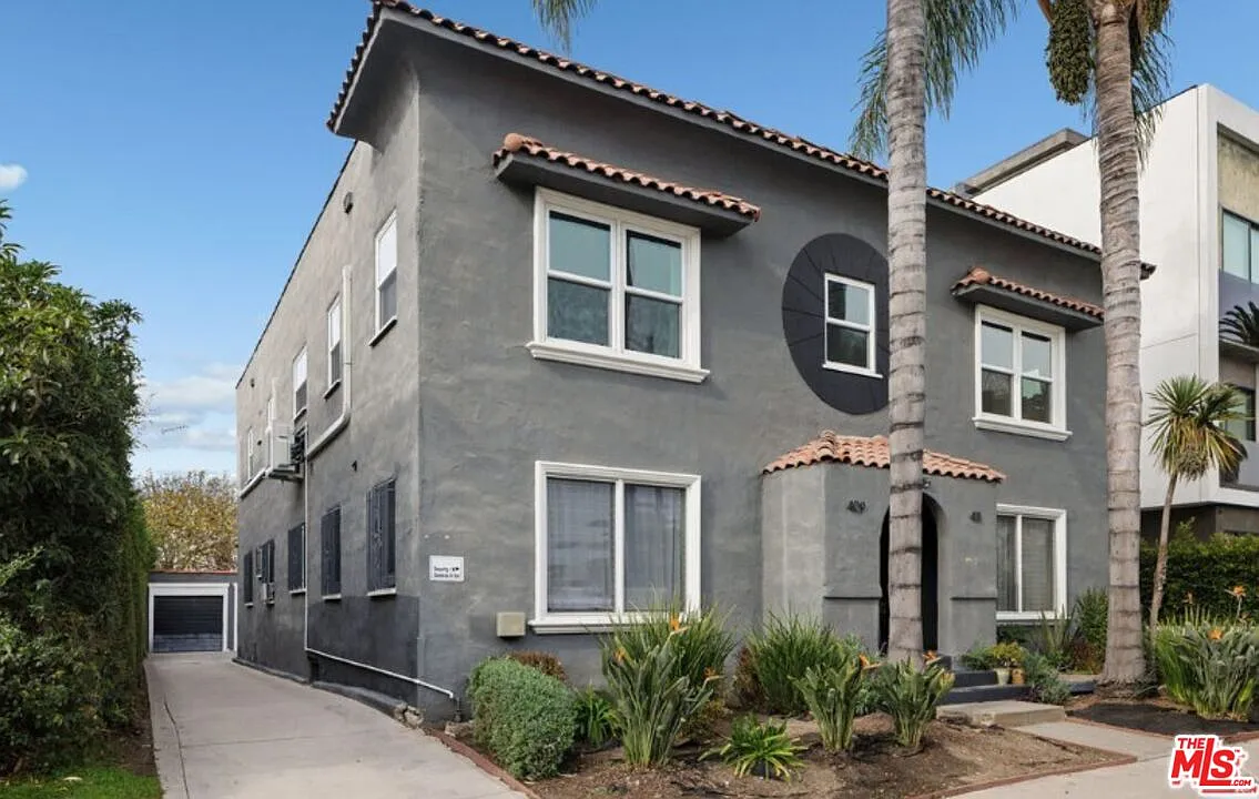 2 bed, 1.0 bath, 900 sqft, $3,250 — Photo 1
