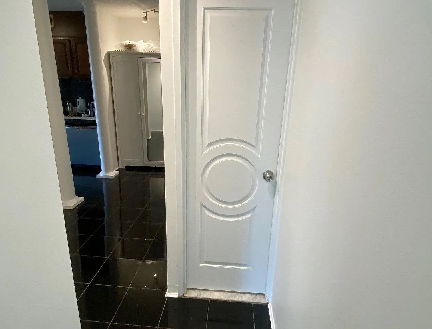 1 bed, 1000 sqft, $2,400 — Photo 3