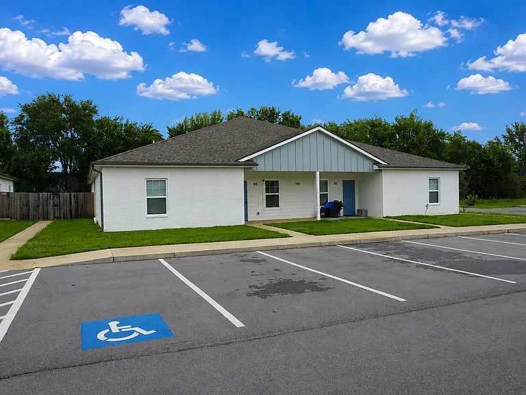 1800 Riverview Drive — Photo 15