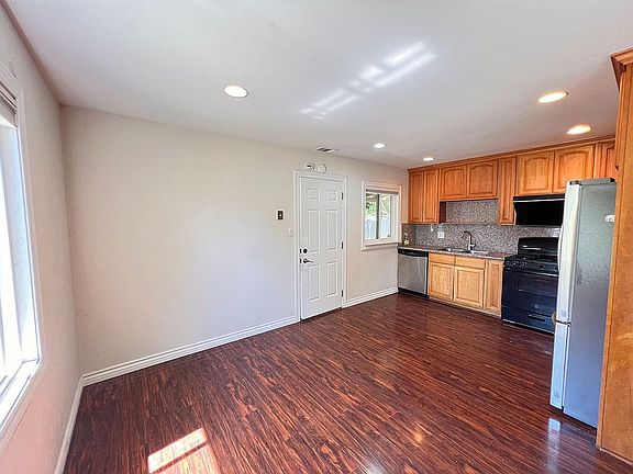3rd image of 3018 Manda Dr