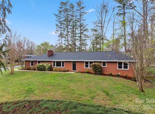 2 Fawn Dr, Asheville, NC 28803
