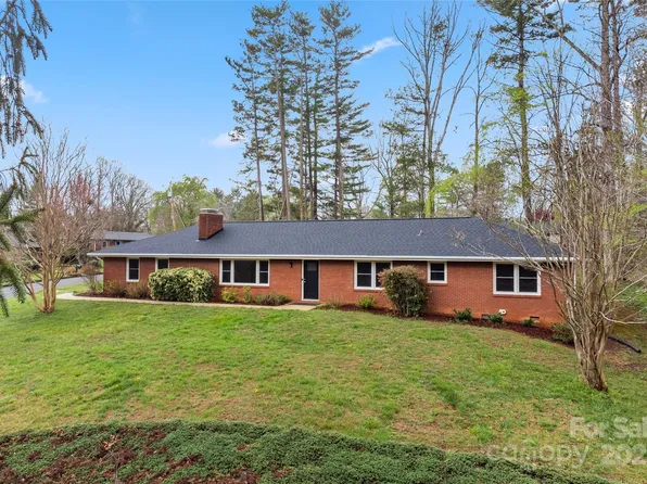 2 Fawn Dr, Asheville, NC 28803