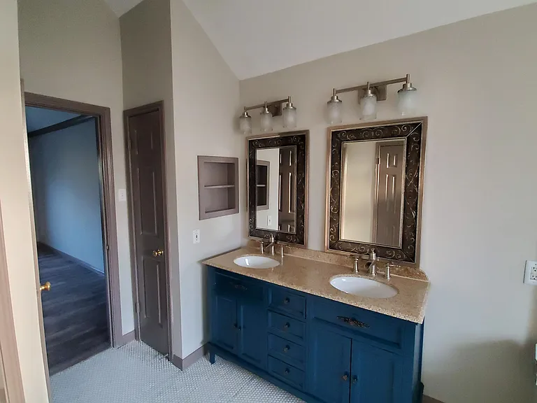 5747 Malcomboro Dr — Photo 12