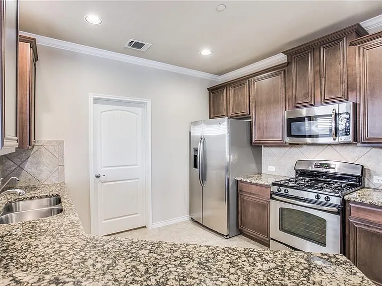 8717 Whitehead St — Photo 2