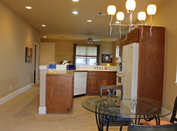 4th image of 702 SE Heron Dr