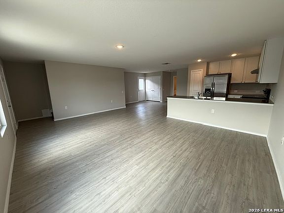 4th image of 1159 Janzen