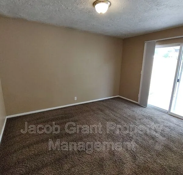 2215 Gail Dr — Photo 9
