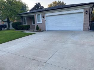 39136 Sunderland Dr E, Clinton Township, MI 48038
