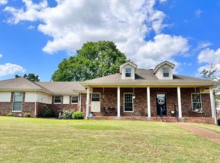 105 E Queensbury Ln, Florence, AL 35630