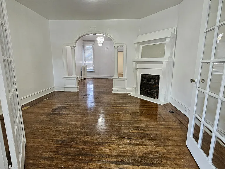 745 E Tioga St — Photo 2