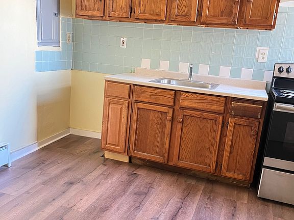 3rd image of 5353 Woodland Ave Unit 2