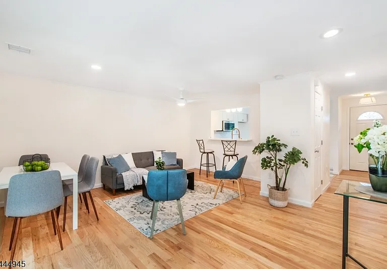 11 William St #B — Photo 4