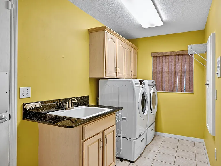 20 Woodford Ln — Photo 42