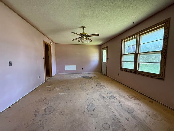 4th image of 852 County Road 1280