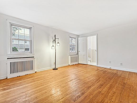 5th image of 5-08 Essex Pl