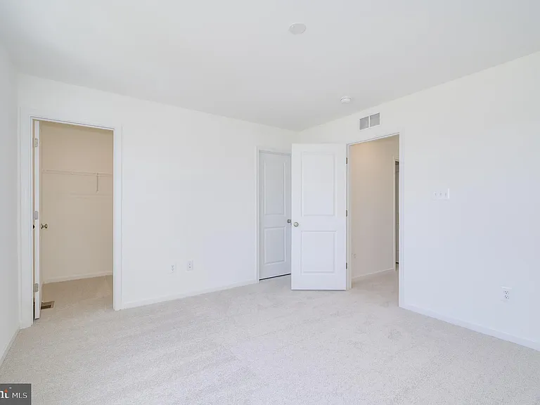 519 Fontana Cir — Photo 33