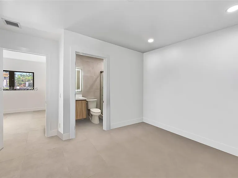 1141 Hollywood Blvd — Photo 31