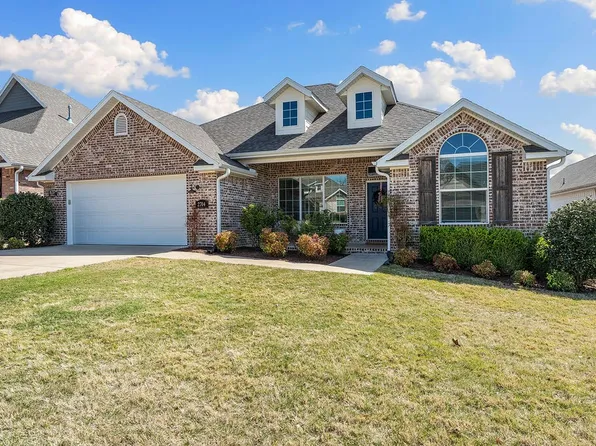 2704 N Grey Squirrel Dr, Fayetteville, AR 72704