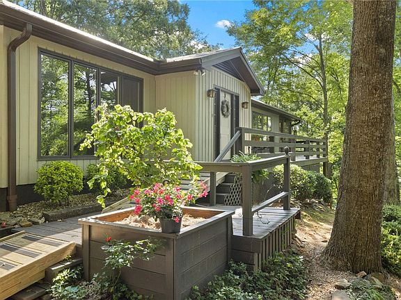 4th image of 56 Cardinal Cir