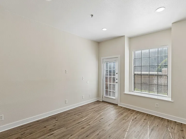 3901 Travis St #100 — Photo 11