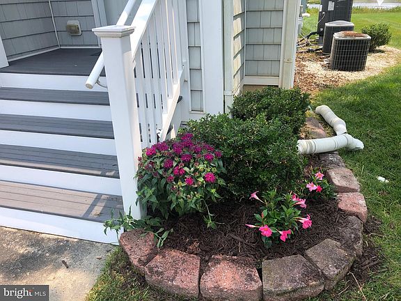 5th image of 9725 Village Ln #9713F