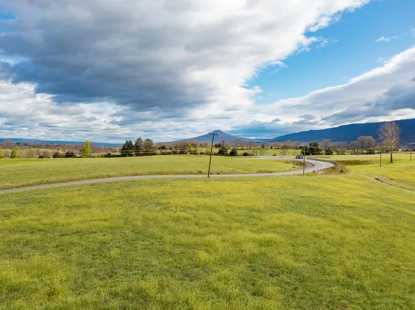 400 E Old Cross Rd, New Market, VA 22844