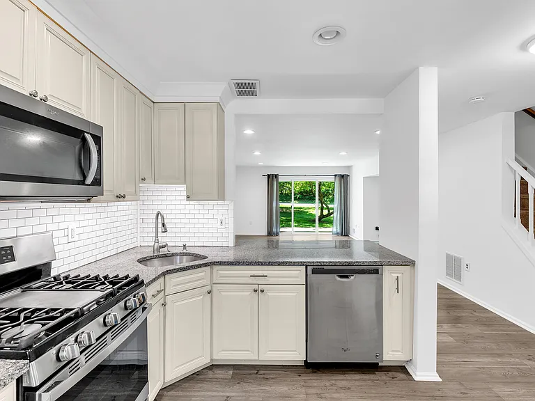 72 Quince Ct — Photo 5
