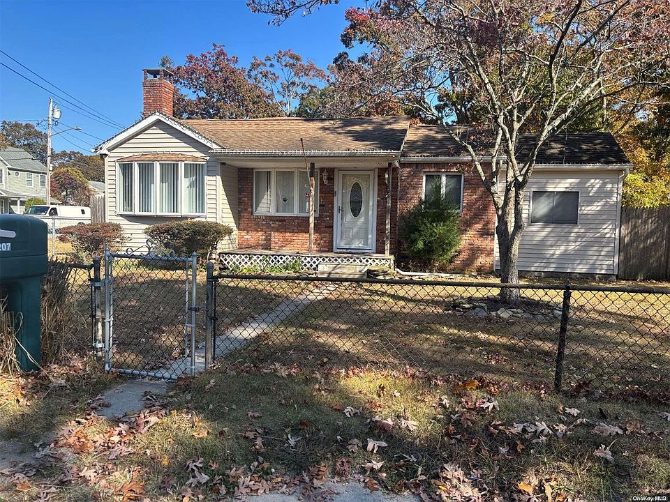1st image of 207 Monroe Drive