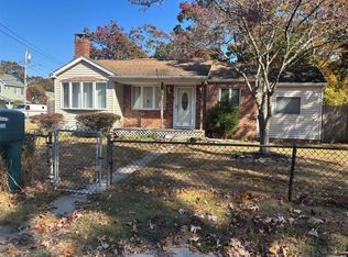 207 Monroe Dr, Mastic Beach, NY 11951