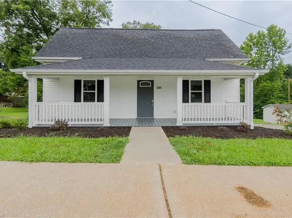 205 S Key St, Pilot Mountain, NC 27041