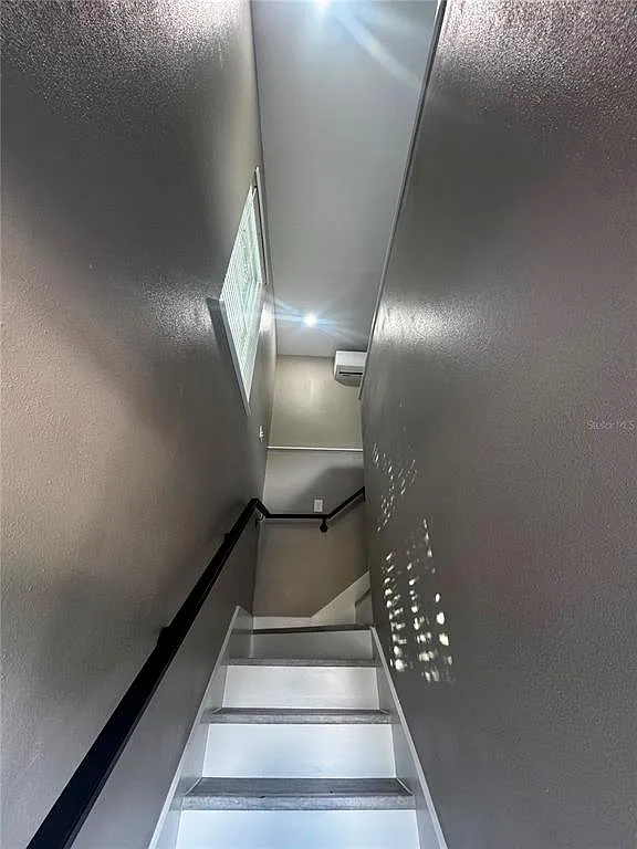 2 bed, 1.0 bath, 625 sqft, $1,600 — Photo 4