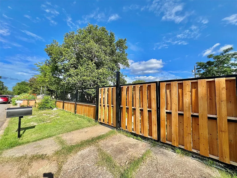 6615 Galindo St — Photo 13