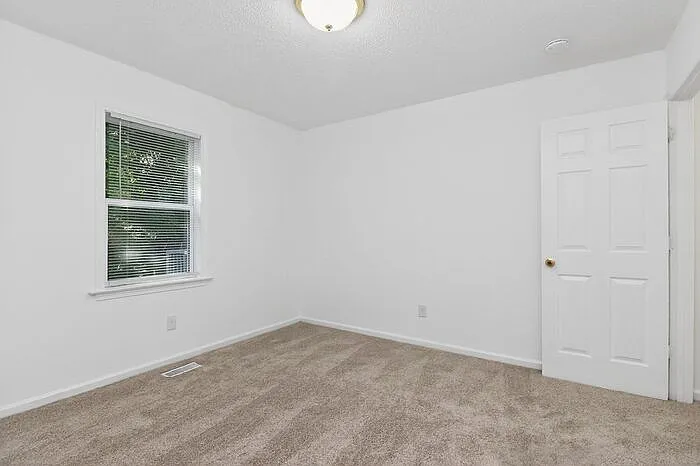 93 Sunderland Rd SW — Photo 17
