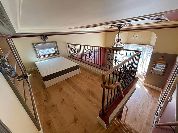 Living room loft, perfect as guest room or work space with ample light
