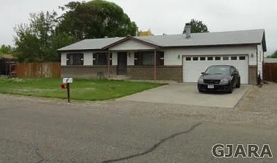 480 Meadow Rd — Photo 1