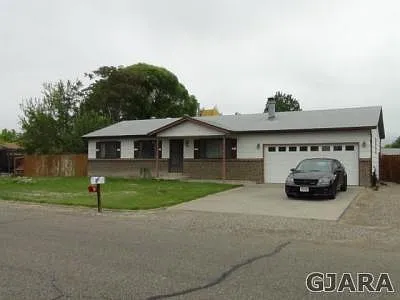 480 Meadow Rd Photo 1