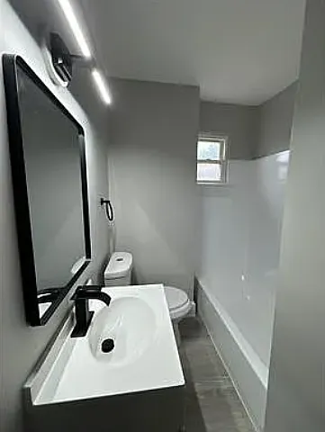 8 S Morley St — Photo 12