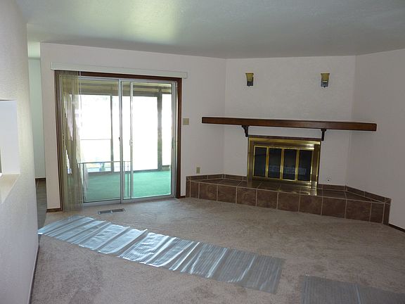 3rd image of 318 Connie Ave