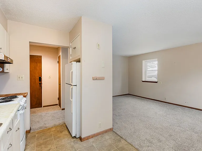 215 Birch St S — Photo 7