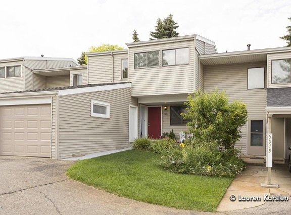 2nd image of 2977 Chapshire Dr SE