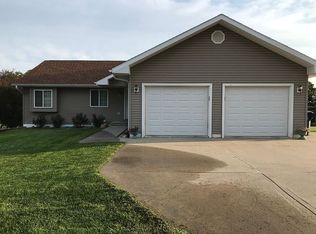 300 E Birchwood Dr, Hooper, NE 68031